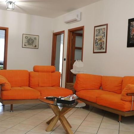 Apartamento Officium Su Piazzetta Turín Exterior foto