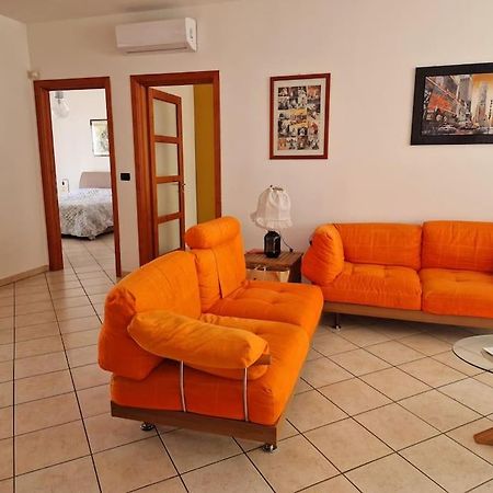 Apartamento Officium Su Piazzetta Turín Exterior foto