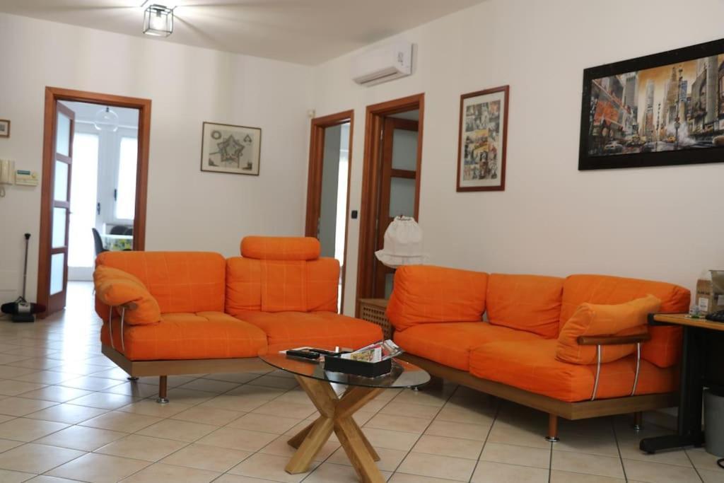 Apartamento Officium Su Piazzetta Turín Exterior foto